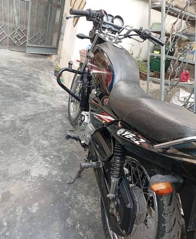 Yamaha YB125Z Black 2018 Model