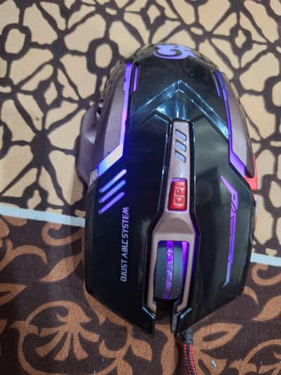 iron bottom gaming mouse with working rgb lights