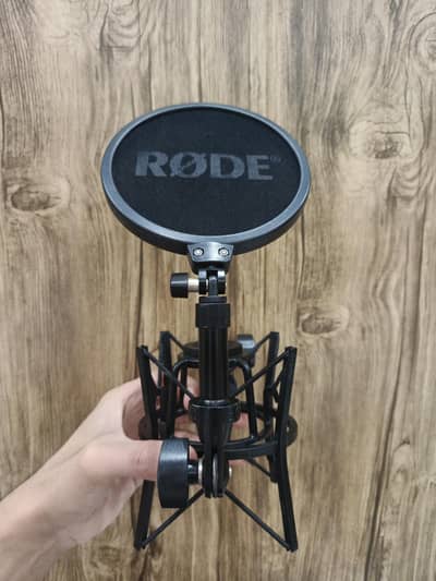 Rode NT1-A Condenser Mic Excellent condition+free mic stand(no cable)