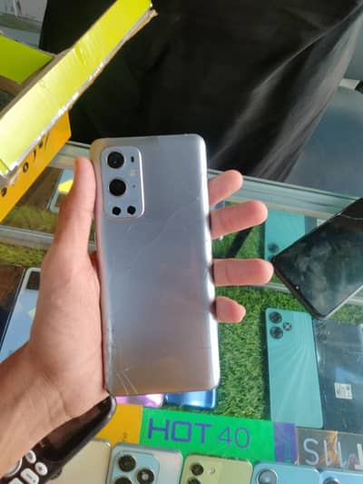 one plus 9 pro. panel damage