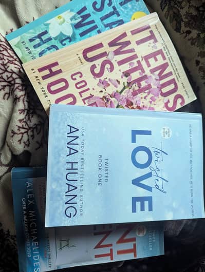 it's starts with us, it's ends with us,Twisted Love,the silent patient