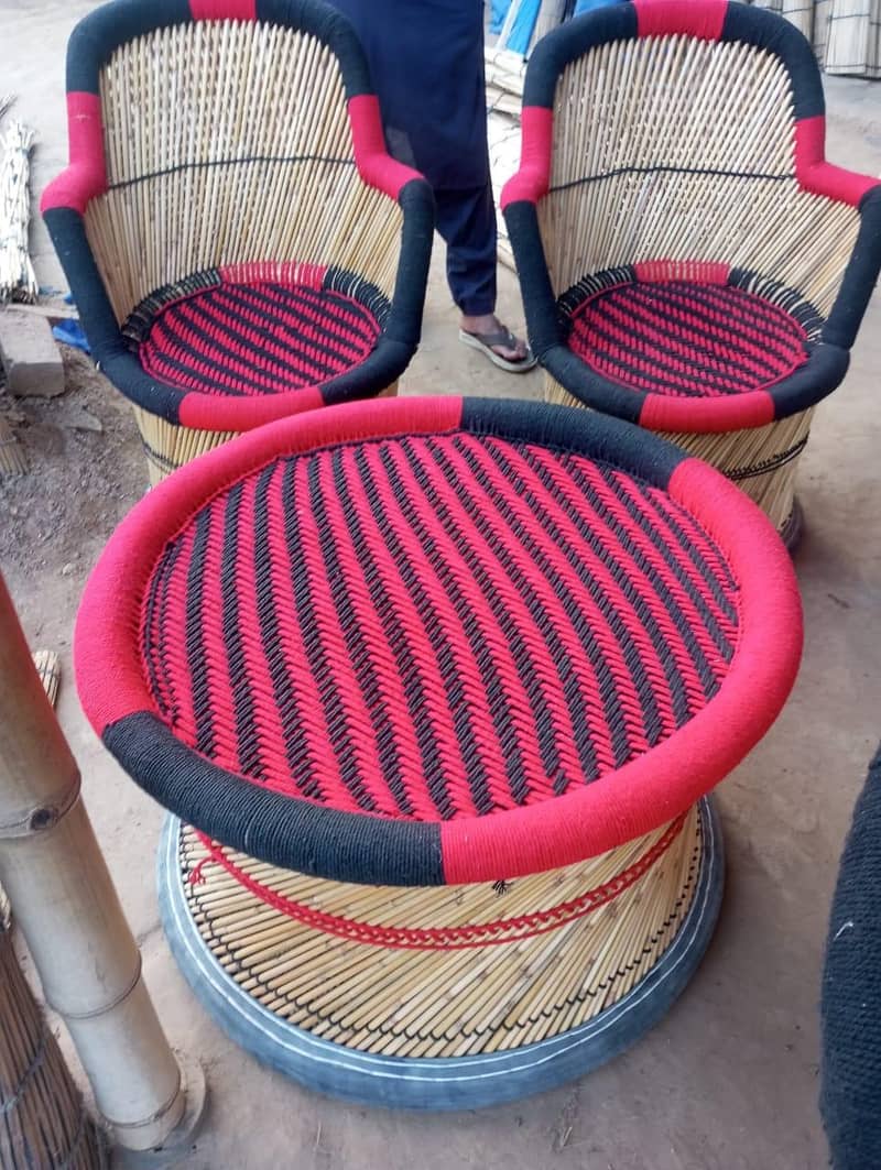 خوبصورت ہاتھ سے بنا ہوا مُڈّا چیئر سیٹ (4 چیئرز + 1 ٹیبل) 2