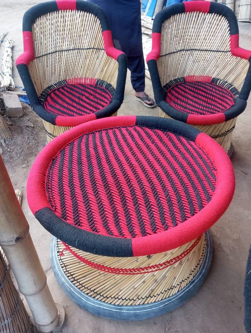 خوبصورت ہاتھ سے بنا ہوا مُڈّا چیئر سیٹ (4 چیئرز + 1 ٹیبل) 3