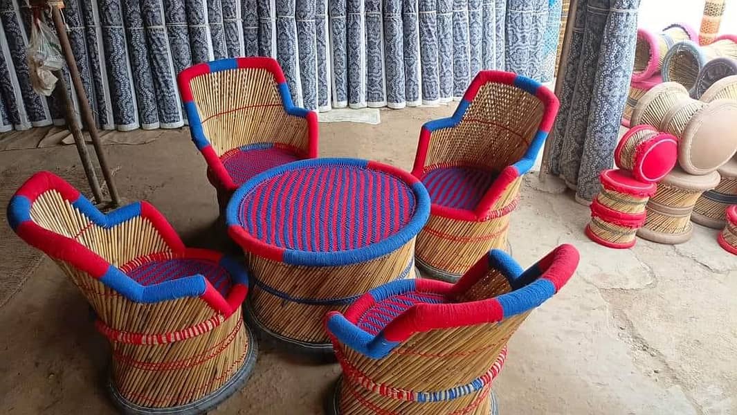 خوبصورت ہاتھ سے بنا ہوا مُڈّا چیئر سیٹ (4 چیئرز + 1 ٹیبل) 10