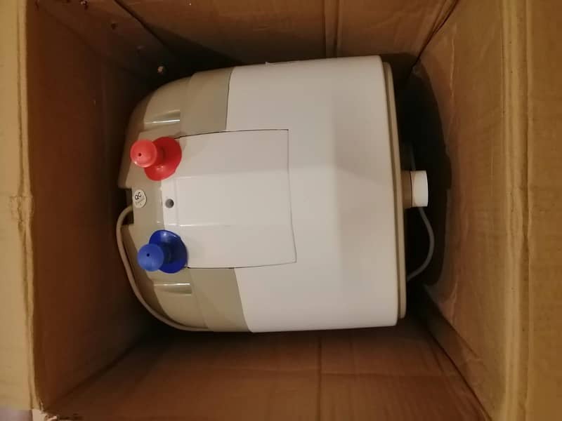 New 20 Litres Geyser 1