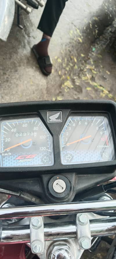 bilkkul new bike hy bhot Kam use huwa hy 03455934902 is num pa rbta