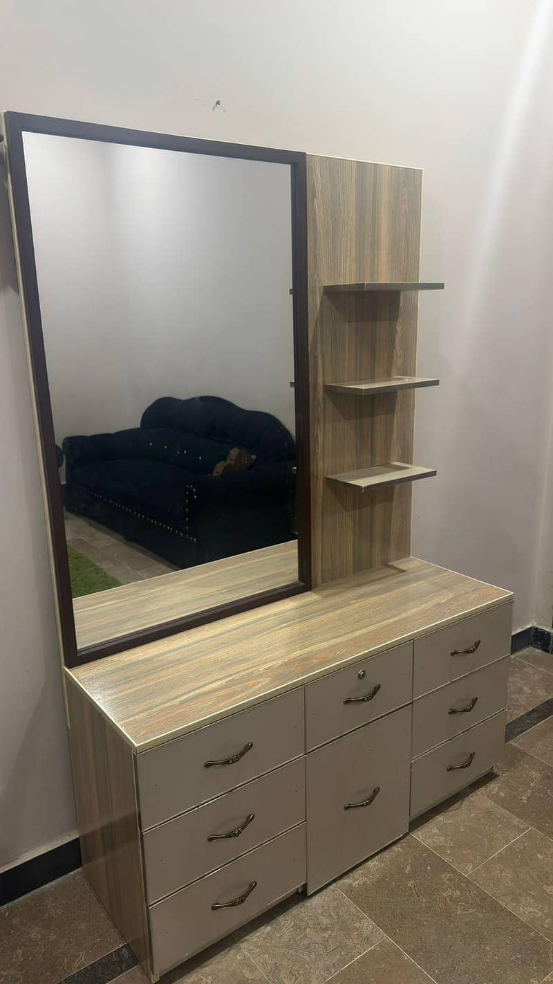 Dressing Table 0