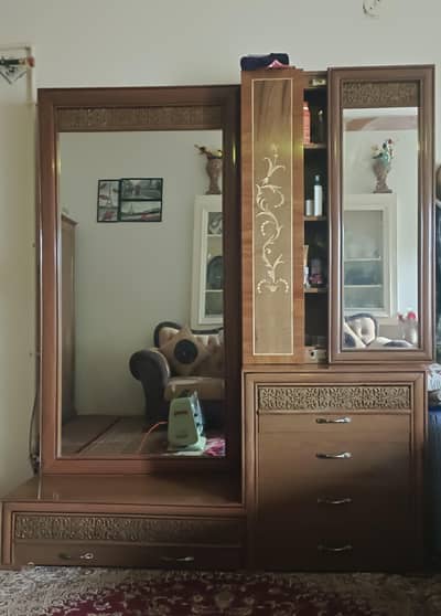 Wooden Dressing Table with Mirror & Drawers – Like New