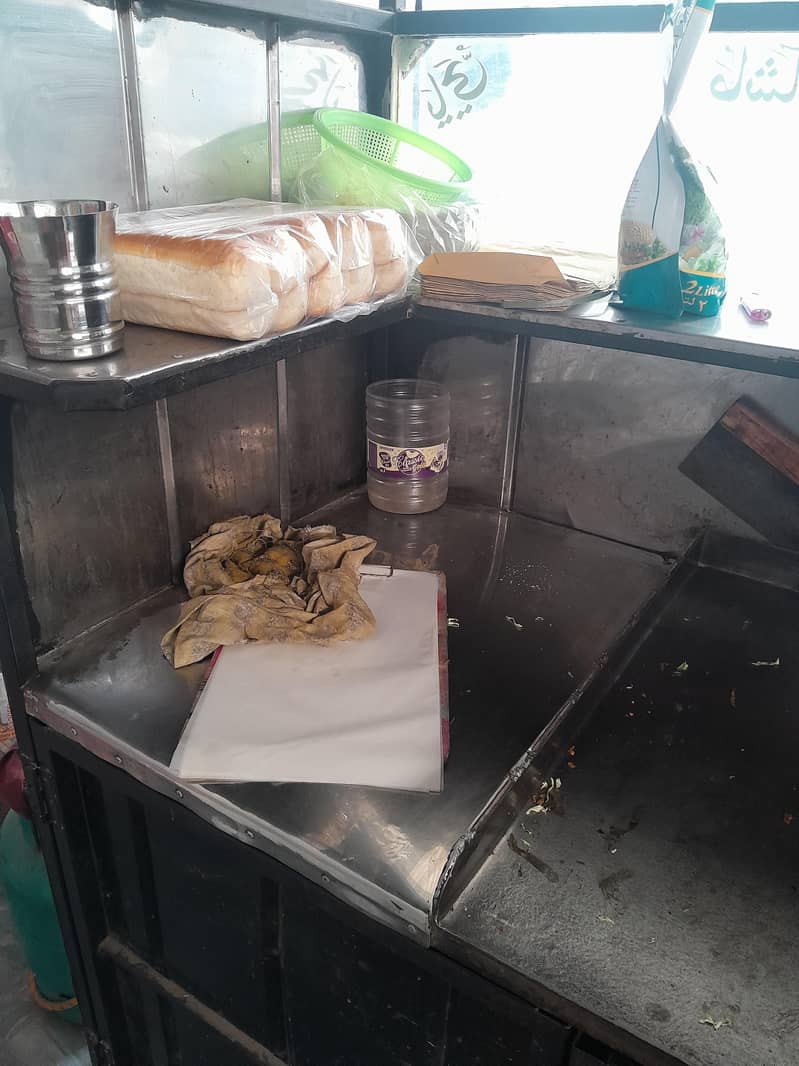 burger shawarma counter 4