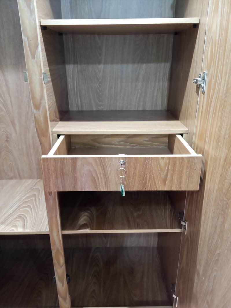 wardrobe/Almari 2