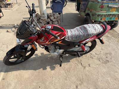 Honda cb125f brnad new