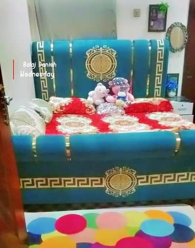 valvet bed new condition  with out matteres