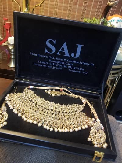 Exquisite Kundan Jewellery Set with Original Pearls