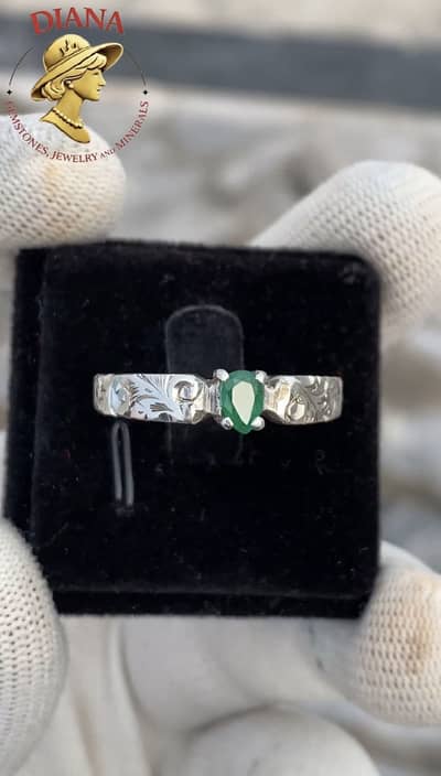 (Natural-Emerald) Gents Silver Ring Handmade Carved