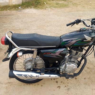 Honda cg 125 for sale model 23 like a new  03095101724