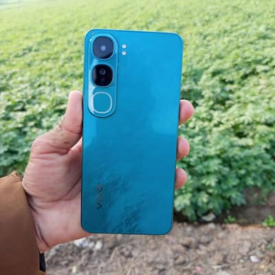 Vivo y200 phone or charger hai box nhi