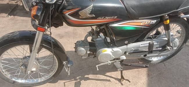 Honda CD 70 2016.   Karachi number ha