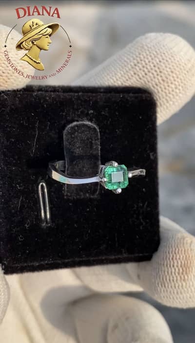Top Quality, Ladies (Natural-Emerald) Silver Ring