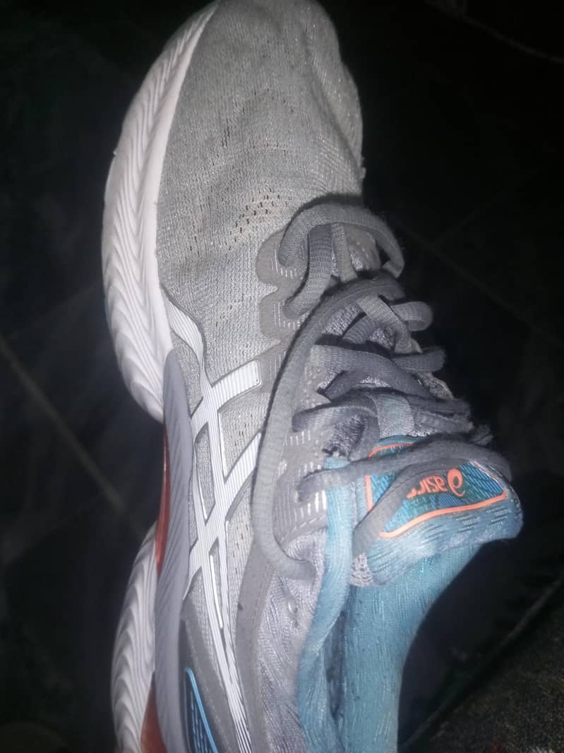 asics running shoes 0