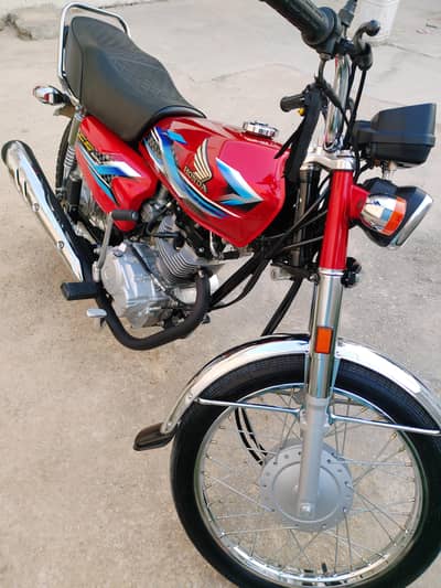 Total running hui hai bike ki bilkul saaf halat mn hai