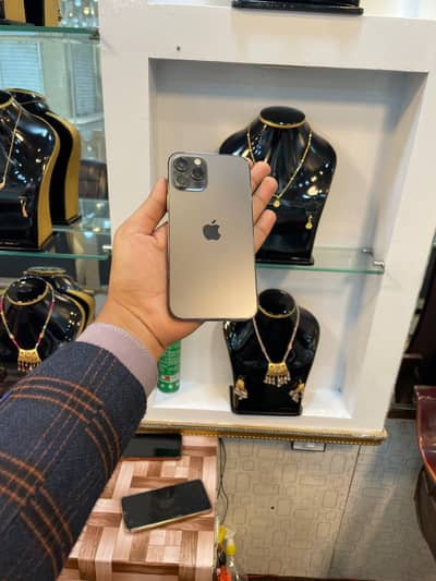 i phone 12 pro jv helth 86  4 month sim time  total orignal water pack