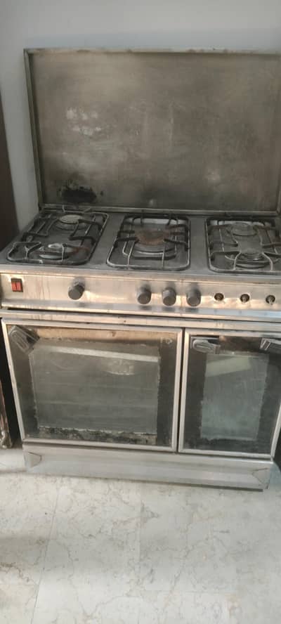 Gas oven