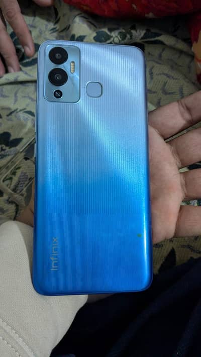 4/64 with box and charger