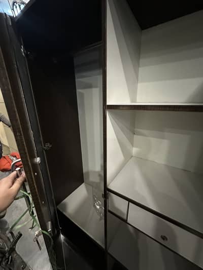 Almari/Wardrobe for sale