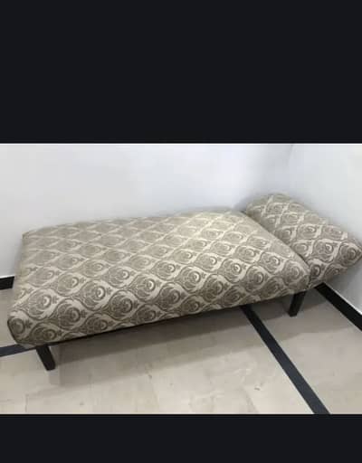 Sofa combed 25000 chairs 15000