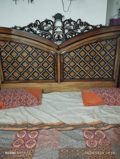 Clean And Neat Bed Sat