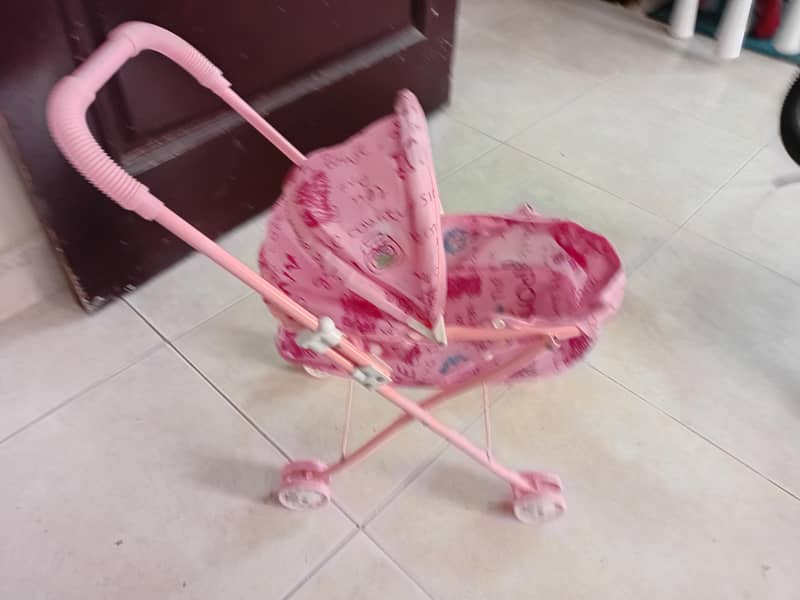 doll. pram 0