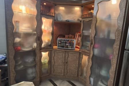 excellent condition glass cabinet showcase