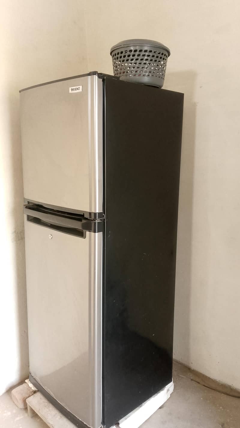 2 door  10/10 condition /orient fridge 3