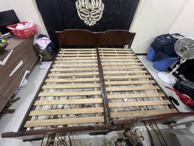 sheesham wood Bed available for sale