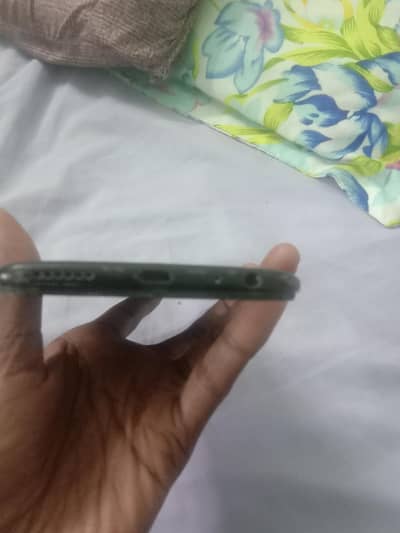 I'm selling my phone 3/32 battery 5000