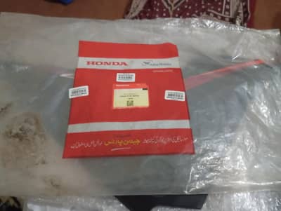 New genuine right side cover in cB 150 F