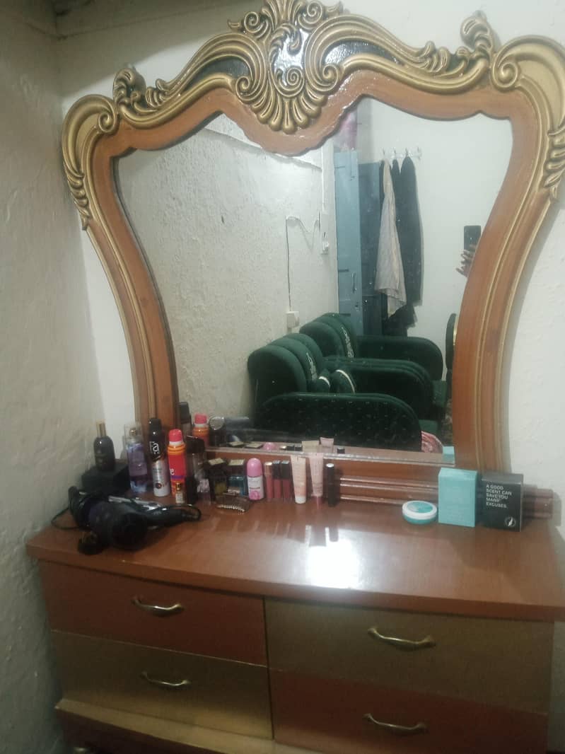 king size bed said table dressing, hard metrass 3