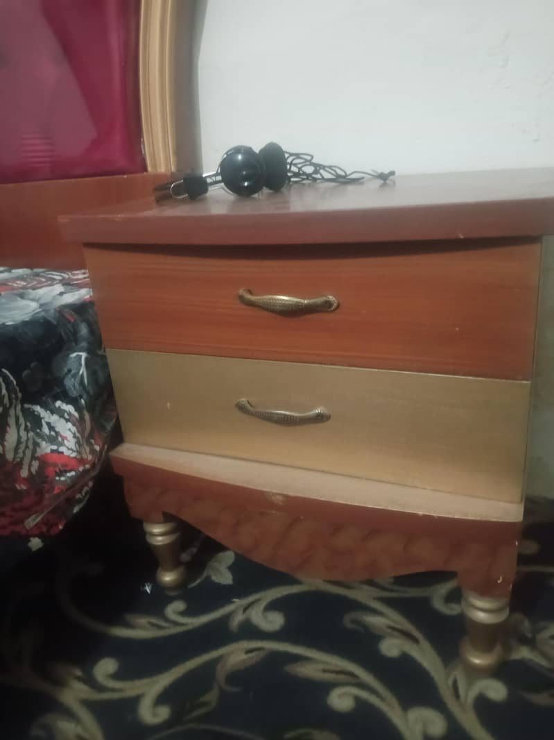 king size bed said table dressing, hard metrass 5