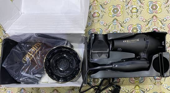 Professional hair dryer of CurlySmith Defrizzion with XL Diffuser