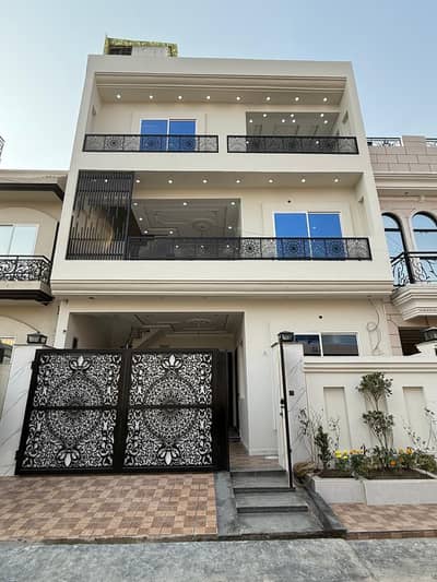 5.5 Marla Triple Story House For Sale In Bismillah Housing Scheme