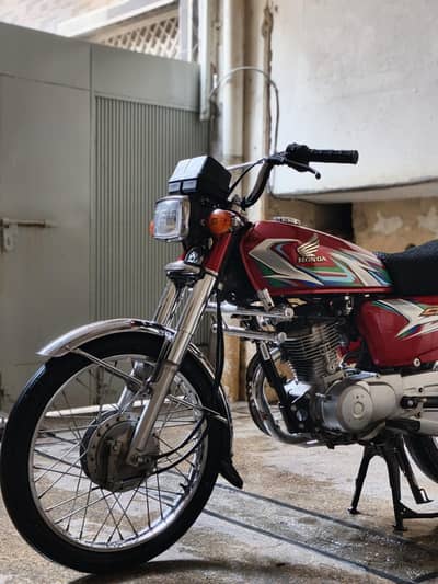 HONDA 125 FULLY TRANSPARENT STICKERED LUSH CONDITION