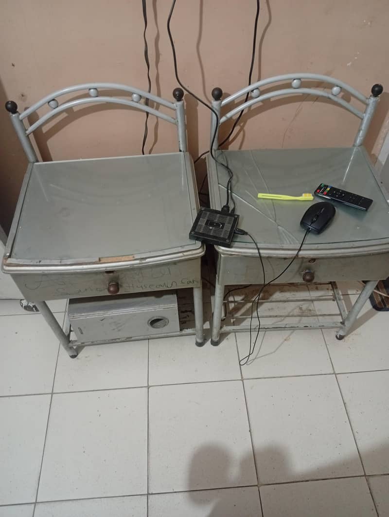 4side tables 1dressing table 0