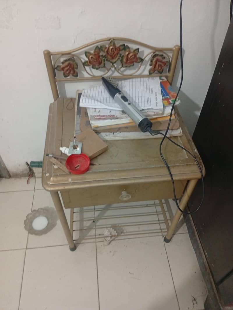 4side tables 1dressing table 4