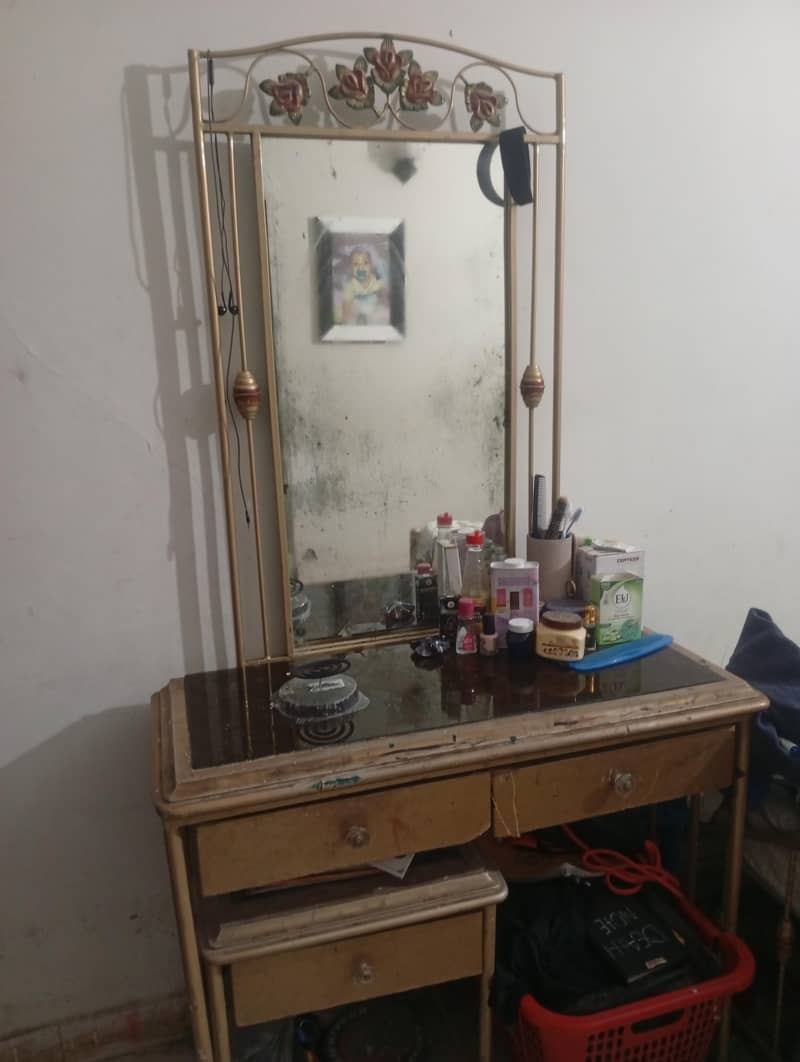 4side tables 1dressing table 7