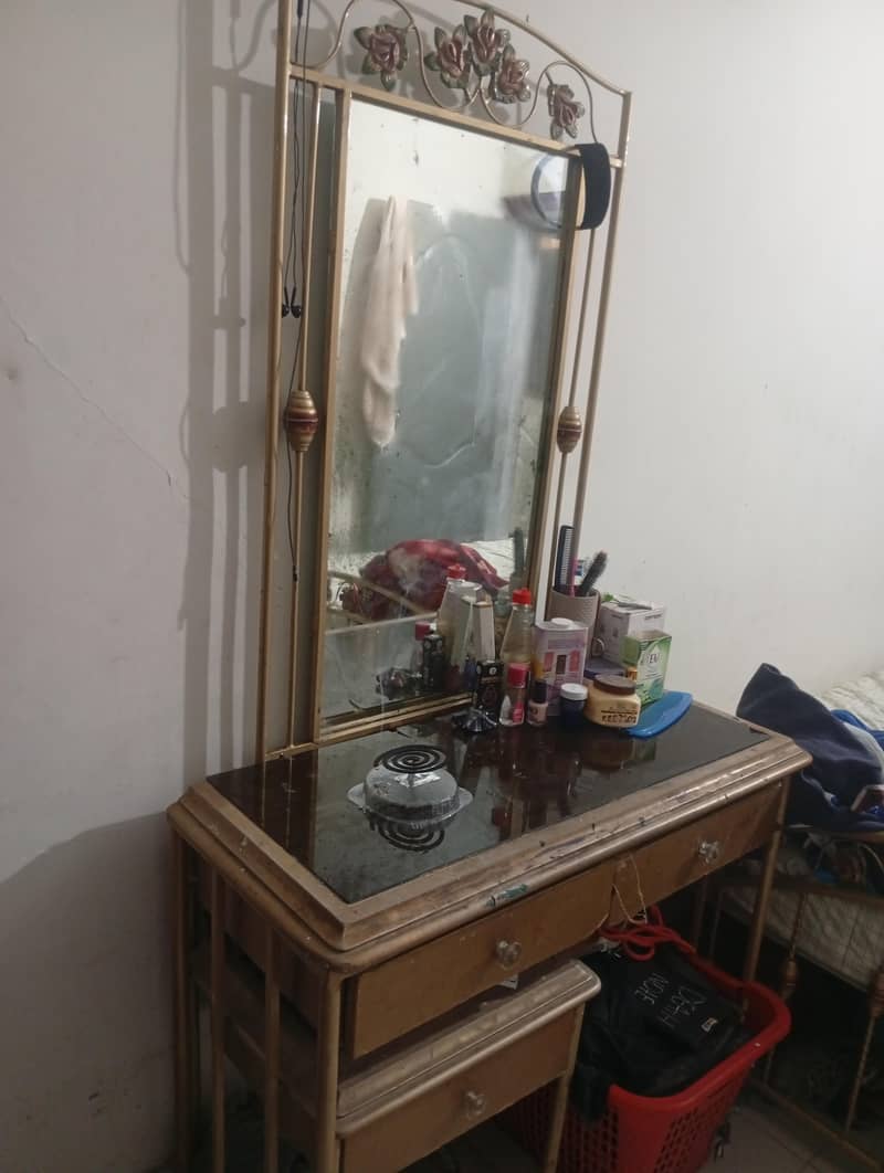 4side tables 1dressing table 8