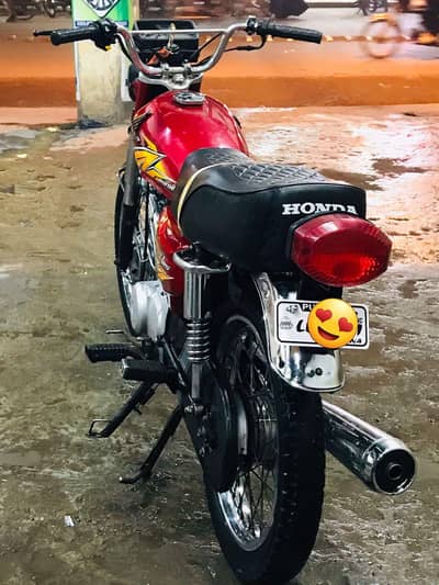 honda 125 almost new condition  my whatsapp03164560408