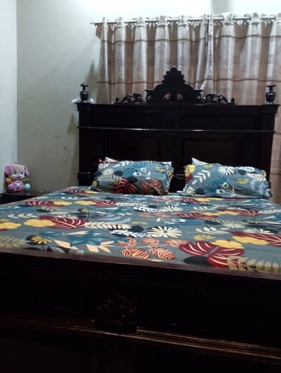 Wooden Chinoti bed