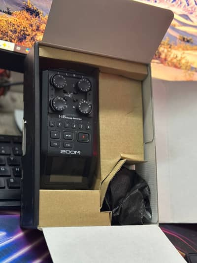 Zoom H6 Handy Recorder 10/10 Condition (Like New)
