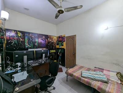 FLAT Available For Sale 480 Sqft 1 Bed 2 ND Floor In Joher Town Lahore.