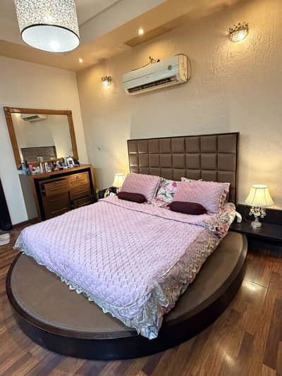 High class wooden bad stylish excellent as brand new